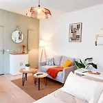 L'ecrin Du Chateau Sejour A 2, Etudes, Professionnels A Calme Face Au Chateau Linge Et Wifi Inclus Apartment *