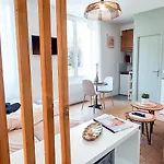 L'ecrin Du Chateau Sejour A 2, Etudes, Professionnels A Calme Face Au Chateau Linge Et Wifi Inclus Apartment