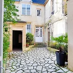 Apartment L'ecrin Du Chateau Sejour A 2, Etudes, Professionnels A Calme Face Au Chateau Linge Et Wifi Inclus