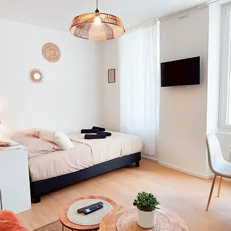 Apartment L'ecrin Du Chateau Sejour A 2, Etudes, Professionnels A Calme Face Au Chateau Linge Et Wifi Inclus *