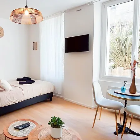 L'ecrin Du Chateau Sejour A 2, Etudes, Professionnels A Calme Face Au Chateau Linge Et Wifi Inclus Apartment *