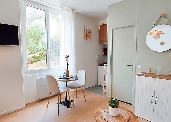 Apartment L'ecrin Du Chateau Sejour A 2, Etudes, Professionnels A Calme Face Au Chateau Linge Et Wifi Inclus Caen