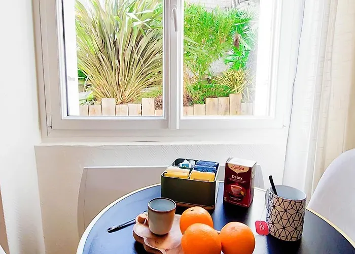 Apartment L'ecrin Du Chateau Sejour A 2, Etudes, Professionnels A Calme Face Au Chateau Linge Et Wifi Inclus Caen