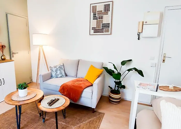 Apartment L'ecrin Du Chateau Sejour A 2, Etudes, Professionnels A Calme Face Au Chateau Linge Et Wifi Inclus *