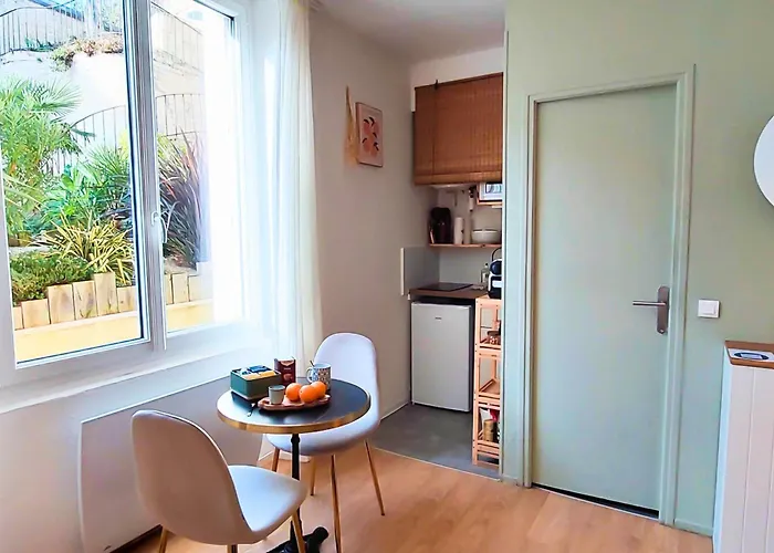 L'ecrin Du Chateau Sejour A 2, Etudes, Professionnels A Calme Face Au Chateau Linge Et Wifi Inclus Apartment *